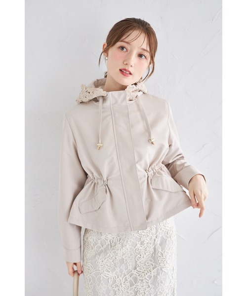 tocco closet(トッコ クローゼット)の「バックフリル付きフードレースドロストペプラムマウンテンパーカー(パーカー・レディース・ネイビー/グレイッシュベージュ/ピンクベージュ・M)」の2枚目の写真