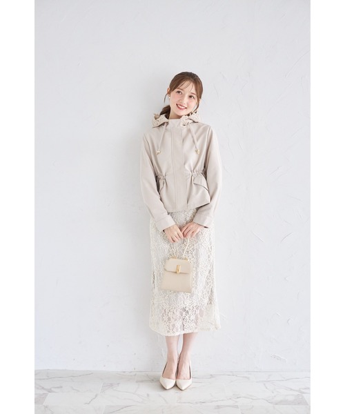 tocco closet(トッコ クローゼット)の「バックフリル付きフードレースドロストペプラムマウンテンパーカー(パーカー・レディース・ネイビー/グレイッシュベージュ/ピンクベージュ・M)」の4枚目の写真