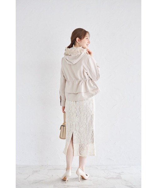 tocco closet(トッコ クローゼット)の「バックフリル付きフードレースドロストペプラムマウンテンパーカー(パーカー・レディース・ネイビー/グレイッシュベージュ/ピンクベージュ・M)」の5枚目の写真