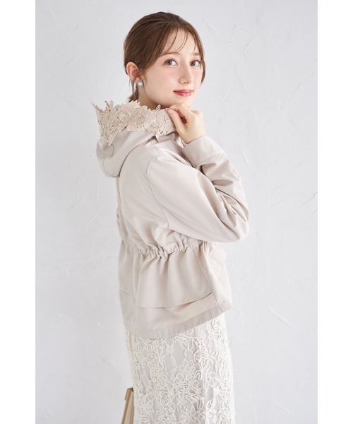 tocco closet(トッコ クローゼット)の「バックフリル付きフードレースドロストペプラムマウンテンパーカー(パーカー・レディース・ネイビー/グレイッシュベージュ/ピンクベージュ・M)」の9枚目の写真