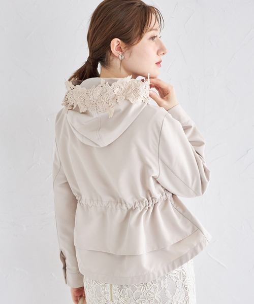 tocco closet(トッコ クローゼット)の「バックフリル付きフードレースドロストペプラムマウンテンパーカー(パーカー・レディース・ネイビー/グレイッシュベージュ/ピンクベージュ・M)」の11枚目の写真