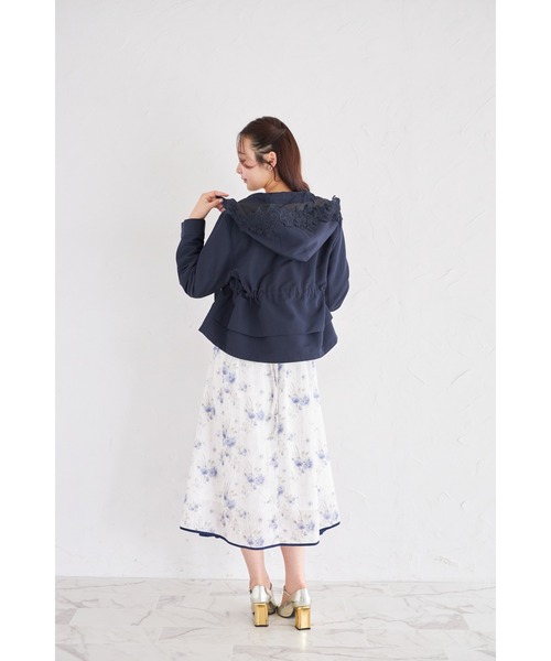 tocco closet(トッコ クローゼット)の「バックフリル付きフードレースドロストペプラムマウンテンパーカー(パーカー・レディース・ネイビー/グレイッシュベージュ/ピンクベージュ・M)」の13枚目の写真