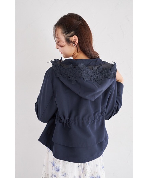 tocco closet(トッコ クローゼット)の「バックフリル付きフードレースドロストペプラムマウンテンパーカー(パーカー・レディース・ネイビー/グレイッシュベージュ/ピンクベージュ・M)」の16枚目の写真