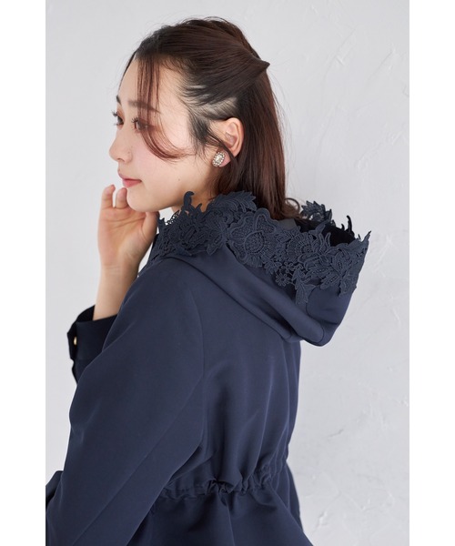 tocco closet(トッコ クローゼット)の「バックフリル付きフードレースドロストペプラムマウンテンパーカー(パーカー・レディース・ネイビー/グレイッシュベージュ/ピンクベージュ・M)」の19枚目の写真