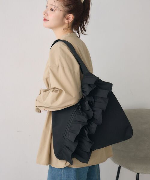 RETRO GIRL（レトロガール）の「フリルVカットトート（ショルダーバッグ・レディース・オフホワイト/ブラック/ライトグレー・ONE SIZE）」の2枚目の写真