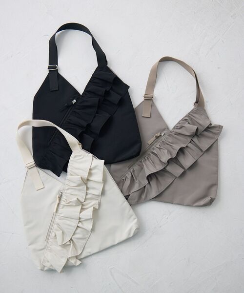 RETRO GIRL（レトロガール）の「フリルVカットトート（ショルダーバッグ・レディース・オフホワイト/ブラック/ライトグレー・ONE SIZE）」の4枚目の写真