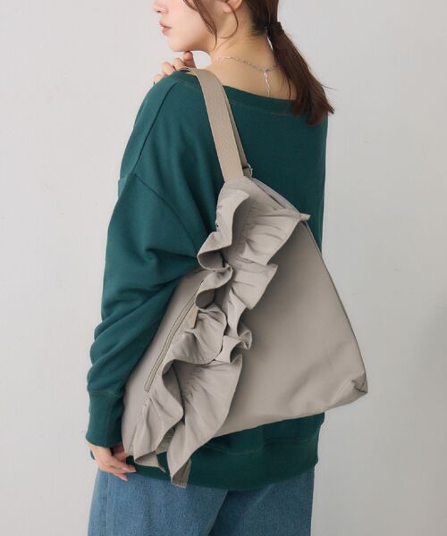 RETRO GIRL（レトロガール）の「フリルVカットトート（ショルダーバッグ・レディース・オフホワイト/ブラック/ライトグレー・ONE SIZE）」の6枚目の写真