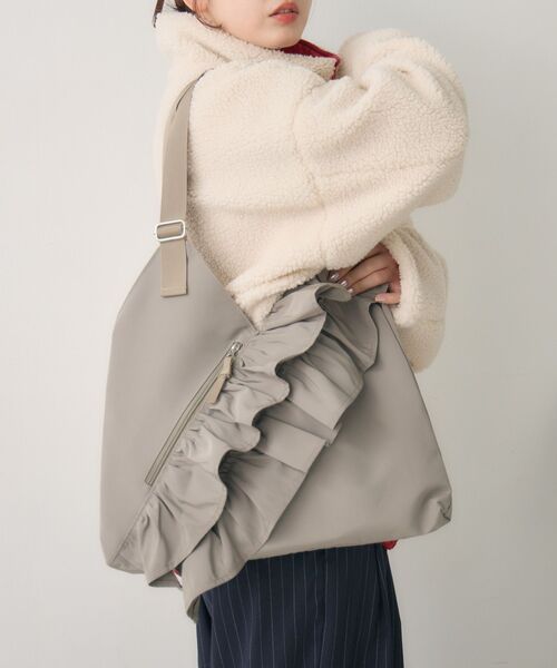 RETRO GIRL（レトロガール）の「フリルVカットトート（ショルダーバッグ・レディース・オフホワイト/ブラック/ライトグレー・ONE SIZE）」の9枚目の写真