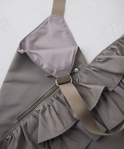 RETRO GIRL（レトロガール）の「フリルVカットトート（ショルダーバッグ・レディース・オフホワイト/ブラック/ライトグレー・ONE SIZE）」の15枚目の写真