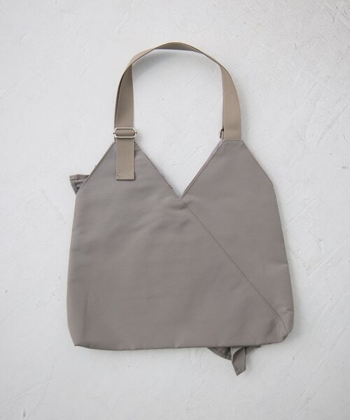 RETRO GIRL（レトロガール）の「フリルVカットトート（ショルダーバッグ・レディース・オフホワイト/ブラック/ライトグレー・ONE SIZE）」の18枚目の写真