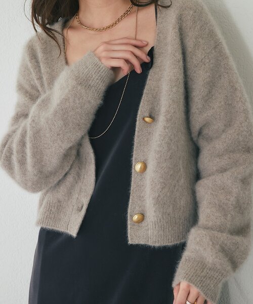 La boutique BonBon（ラブティックボンボン）の「【今すぐお届け！・ふわふわ】ヘアリーヤーンメタルボタンカーディガン（カーディガン/ボレロ・レディース・オフホワイト/モカ/ミント/ピンク・FREE）」の3枚目の写真