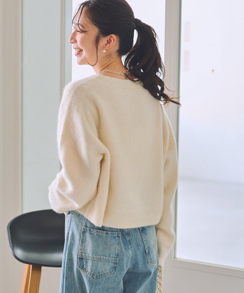 La boutique BonBon（ラブティックボンボン）の「【今すぐお届け！・ふわふわ】ヘアリーヤーンメタルボタンカーディガン（カーディガン/ボレロ・レディース・オフホワイト/モカ/ミント/ピンク・FREE）」の9枚目の写真