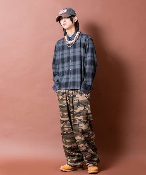a.p.o.v.（エーピーオービー）の「a.p.o.v. クロップド丈チェックネルシャツ（シャツ/ブラウス・メンズ・ブルー/ブラック・ONESIZE）」の4枚目の写真
