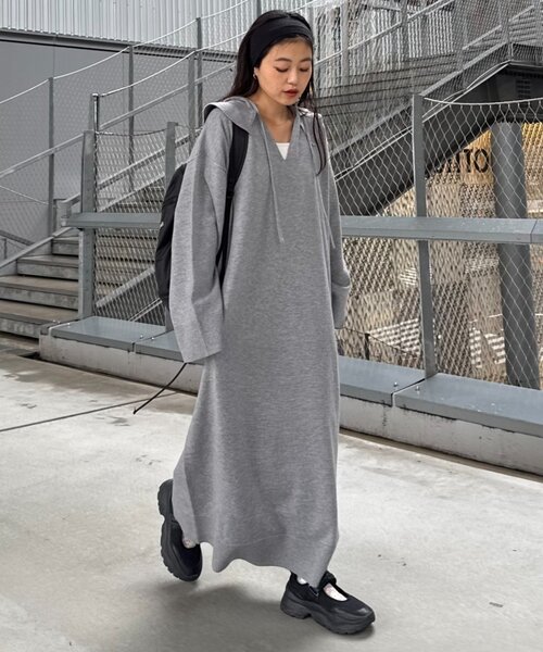 WILLOW(ウィロー)の「【willow】ニットフーディースキッパーワンピース(ワンピース・レディース・ブラック/グレー・ONE SIZE)」の1枚目の写真