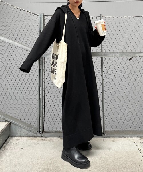 WILLOW(ウィロー)の「【willow】ニットフーディースキッパーワンピース(ワンピース・レディース・ブラック/グレー・ONE SIZE)」の2枚目の写真