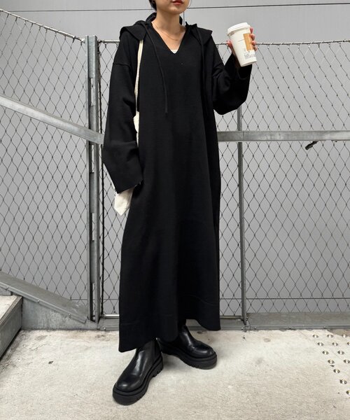 WILLOW(ウィロー)の「【willow】ニットフーディースキッパーワンピース(ワンピース・レディース・ブラック/グレー・ONE SIZE)」の3枚目の写真