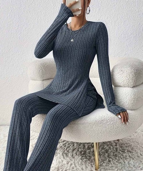 maison de LATIR(メゾンドラティール)の「【セットアップ】上品なリブニットフレアパンツ&ロングトップス(セットアップ・レディース・グレー/ブルー/ブラック・FREE)」の6枚目の写真
