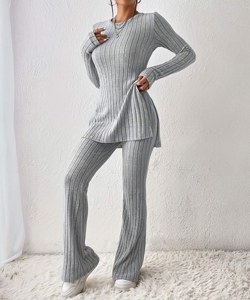 maison de LATIR(メゾンドラティール)の「【セットアップ】上品なリブニットフレアパンツ&ロングトップス(セットアップ・レディース・グレー/ブルー/ブラック・FREE)」の15枚目の写真