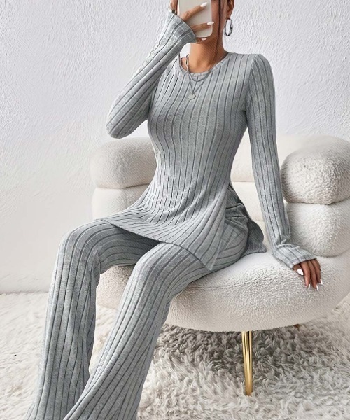 maison de LATIR(メゾンドラティール)の「【セットアップ】上品なリブニットフレアパンツ&ロングトップス(セットアップ・レディース・グレー/ブルー/ブラック・FREE)」の16枚目の写真