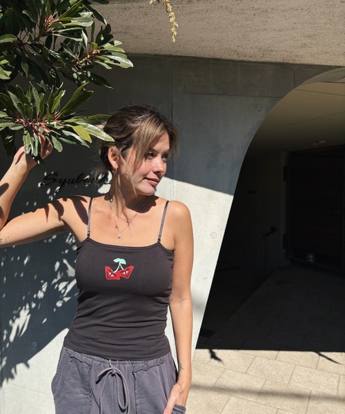 ROXY(ロキシー)の「CHERRY CHERRY BARE T/ロキシーキャミソール(キャミソール・レディース・イエロー/ナチュラル/ブルー/ブラック・MEDIUM/LARGE)」の2枚目の写真