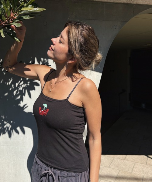 ROXY(ロキシー)の「CHERRY CHERRY BARE T/ロキシーキャミソール(キャミソール・レディース・イエロー/ナチュラル/ブルー/ブラック・MEDIUM/LARGE)」の6枚目の写真