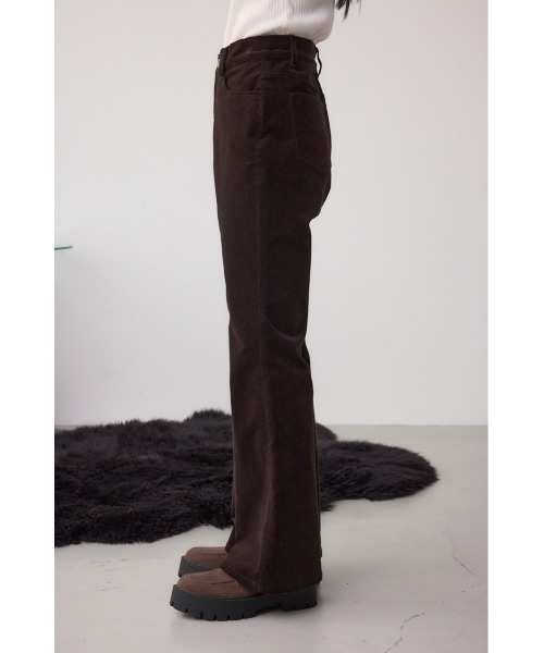 AZUL by moussy（アズールバイマウジー）の「コーデュロイフレアパンツ（スラックス・レディース・ブラウン/キャメル・SMALL/MEDIUM）」の7枚目の写真