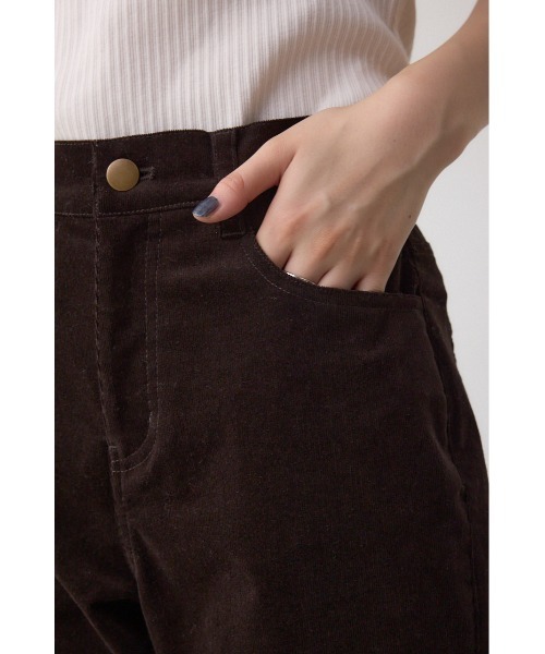 AZUL by moussy（アズールバイマウジー）の「コーデュロイフレアパンツ（スラックス・レディース・ブラウン/キャメル・SMALL/MEDIUM）」の11枚目の写真