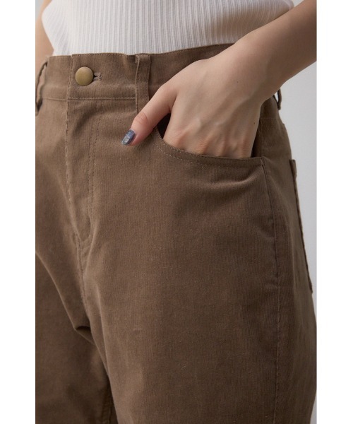 AZUL by moussy（アズールバイマウジー）の「コーデュロイフレアパンツ（スラックス・レディース・ブラウン/キャメル・SMALL/MEDIUM）」の21枚目の写真