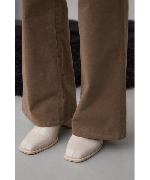 AZUL by moussy（アズールバイマウジー）の「コーデュロイフレアパンツ（スラックス・レディース・ブラウン/キャメル・SMALL/MEDIUM）」の22枚目の写真