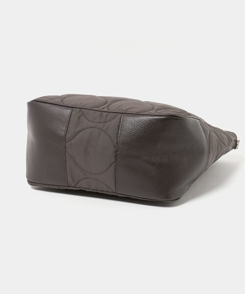 YOUNG&OLSEN The DRYGOODS STORE（ヤングアンドオルセン）の「【別注】＜YOUNG&OLSEN The DRYGOODS STORE＞キルトトートバッグ（トートバッグ・レディース・ブラック/ダークブラウン/ベージュ・FREE）」の14枚目の写真