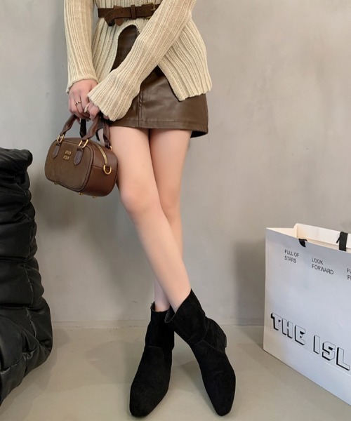 AMELY(エミリー)の「スエード調 インヒール スクエアトゥショートブーツ(ブーツ・レディース・ブラウン/ブラック/キャメル・38/37/36/35/40/39)」の6枚目の写真