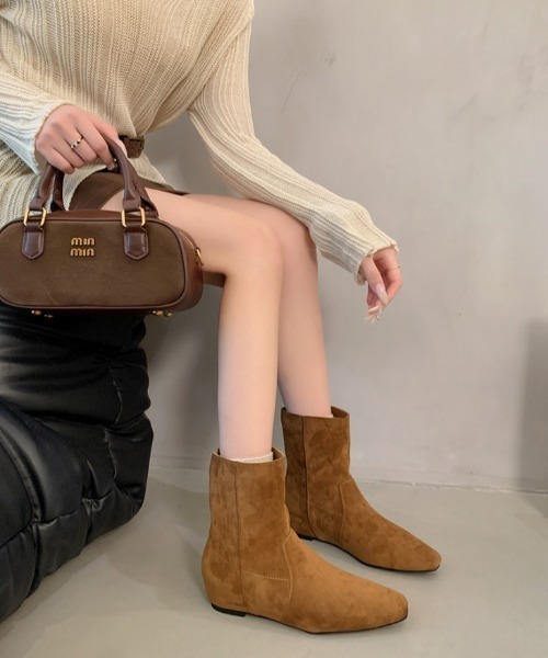AMELY(エミリー)の「スエード調 インヒール スクエアトゥショートブーツ(ブーツ・レディース・ブラウン/ブラック/キャメル・38/37/36/35/40/39)」の9枚目の写真