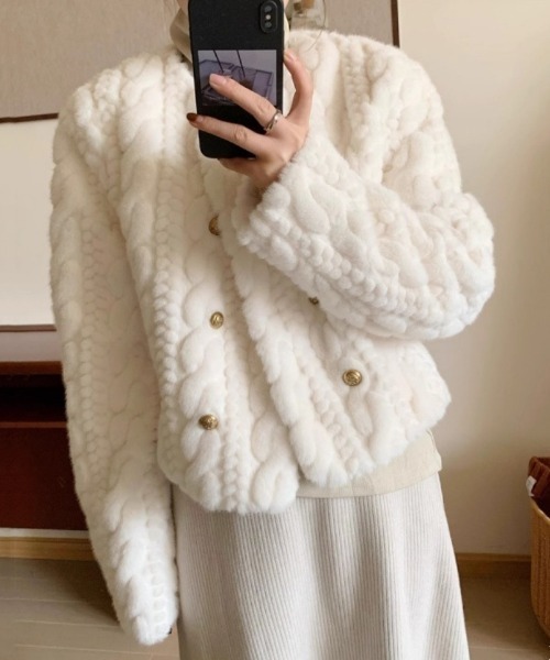 Ritzy(リッツィー)の「もこもこ ケーブル柄 フェイクファー コート(ダウンジャケット/コート・レディース・ベージュ/ホワイト・L/M)」の2枚目の写真