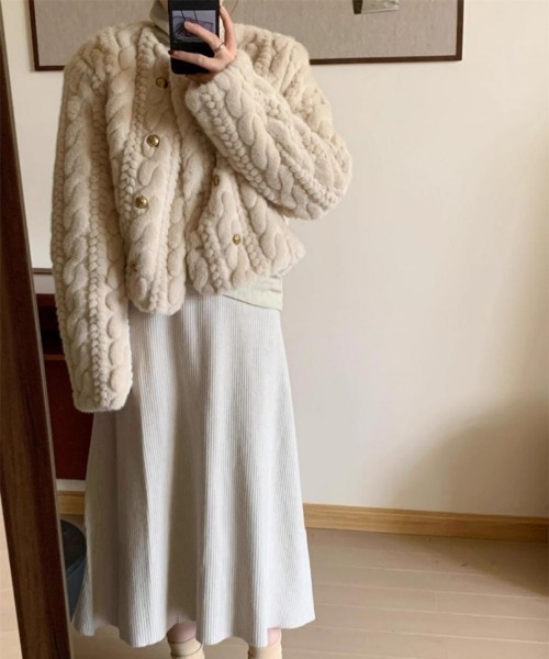 Ritzy(リッツィー)の「もこもこ ケーブル柄 フェイクファー コート(ダウンジャケット/コート・レディース・ベージュ/ホワイト・L/M)」の3枚目の写真
