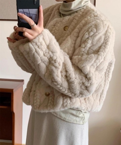 Ritzy(リッツィー)の「もこもこ ケーブル柄 フェイクファー コート(ダウンジャケット/コート・レディース・ベージュ/ホワイト・L/M)」の5枚目の写真