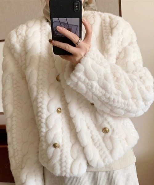 Ritzy(リッツィー)の「もこもこ ケーブル柄 フェイクファー コート(ダウンジャケット/コート・レディース・ベージュ/ホワイト・L/M)」の9枚目の写真