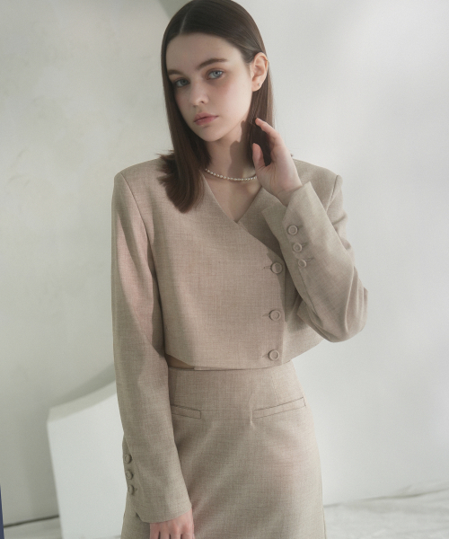 Vivacious(ビバシャス)の「Y-neck Crop Jacket - 3COL(テーラードジャケット・レディース・ベージュ/チャコール/ブラック・SMALL/MEDIUM)」の4枚目の写真
