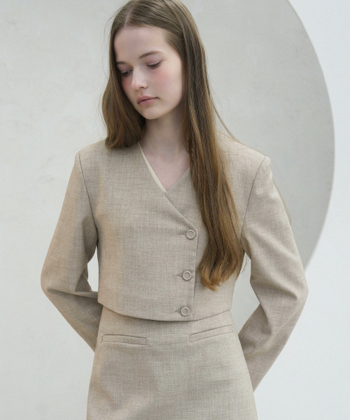 Vivacious(ビバシャス)の「Y-neck Crop Jacket - 3COL(テーラードジャケット・レディース・ベージュ/チャコール/ブラック・SMALL/MEDIUM)」の5枚目の写真