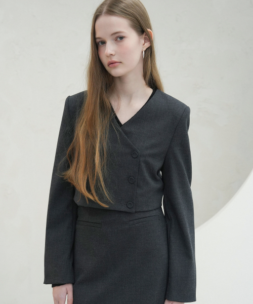 Vivacious(ビバシャス)の「Y-neck Crop Jacket - 3COL(テーラードジャケット・レディース・ベージュ/チャコール/ブラック・SMALL/MEDIUM)」の6枚目の写真