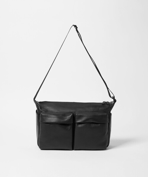 green label relaxing(グリーンレーベルリラクシング)の「GLR レザー ファンクショナル マルチポケット ショルダー バッグ(ショルダーバッグ・メンズ・ブラック・FREE)」の3枚目の写真