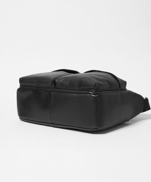 green label relaxing(グリーンレーベルリラクシング)の「GLR レザー ファンクショナル マルチポケット ショルダー バッグ(ショルダーバッグ・メンズ・ブラック・FREE)」の8枚目の写真
