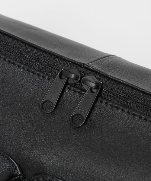 green label relaxing(グリーンレーベルリラクシング)の「GLR レザー ファンクショナル マルチポケット ショルダー バッグ(ショルダーバッグ・メンズ・ブラック・FREE)」の11枚目の写真