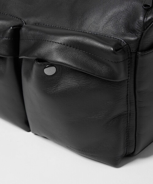 green label relaxing(グリーンレーベルリラクシング)の「GLR レザー ファンクショナル マルチポケット ショルダー バッグ(ショルダーバッグ・メンズ・ブラック・FREE)」の12枚目の写真