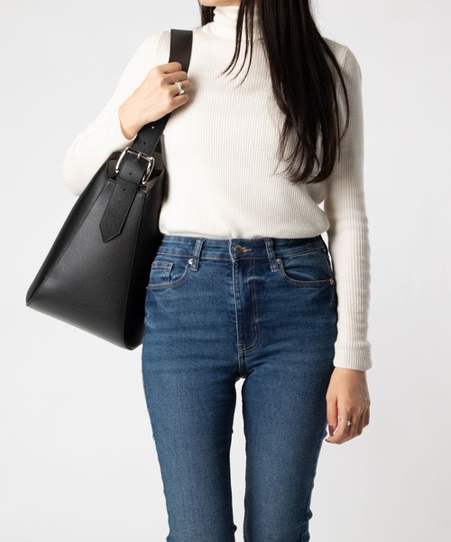 J&M Davidson（ジェイアンドエムデヴィッドソン）の「J&M DAVIDSON QUIVER BUCKET ジェイアンドエムデヴィッドソン クリバー バケット  ショルダーバッグ（ショルダーバッグ・レディース・グレー系1/ブラック・FREE）」の3枚目の写真