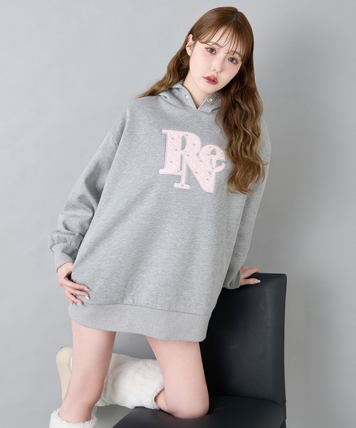 one after another NICE CLAUP（ワンアフターアナザーナイスクラップ）の「キルティングロゴビッグパーカー（パーカー・レディース・オフホワイト/杢グレー/ピンク/サックスブルー/ブラック・FREE）」の3枚目の写真