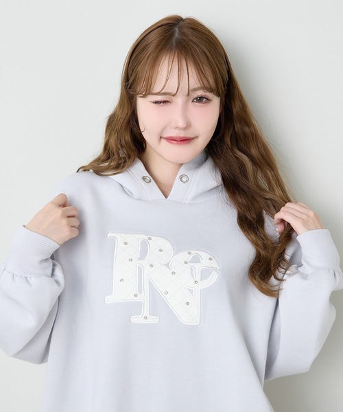 one after another NICE CLAUP（ワンアフターアナザーナイスクラップ）の「キルティングロゴビッグパーカー（パーカー・レディース・オフホワイト/杢グレー/ピンク/サックスブルー/ブラック・FREE）」の4枚目の写真