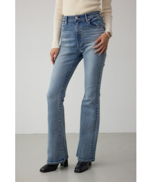 AZUL by moussy(アズールバイマウジー)の「AZUL DENIM フレアデニム(デニムパンツ・レディース・ライトブルー/ブルー/ライトブラック・MEDIUM/SMALL/X-SMALL/LARGE)」の5枚目の写真