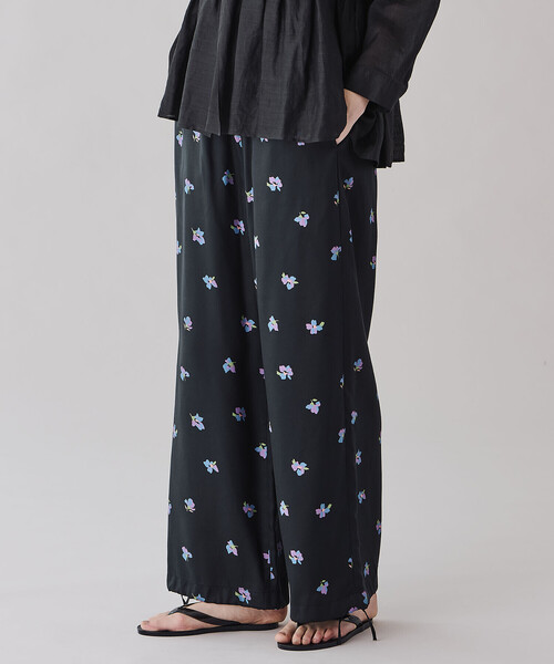 LE GLAZIK（ルグラジック）の「LE GLAZIK | ツイルプリント エラスティックパンツ WOMEN（その他パンツ・レディース・ネイビー/ブラック・36）」の9枚目の写真