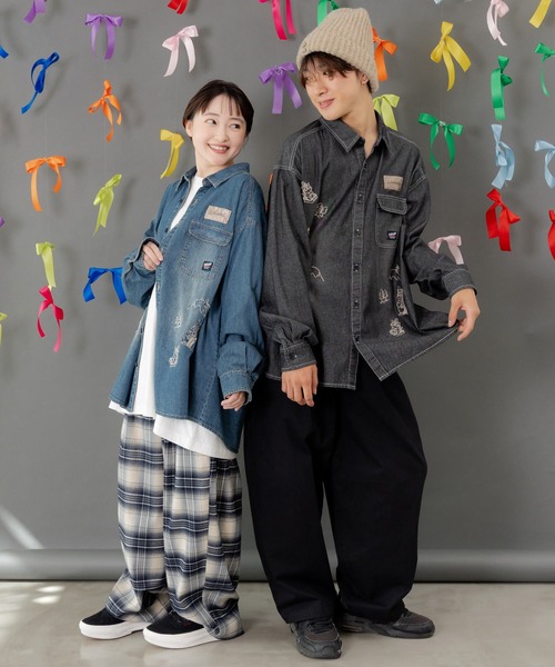 セール】353141：ラビルとネコのスノーメモリー刺繍デニムシャツ