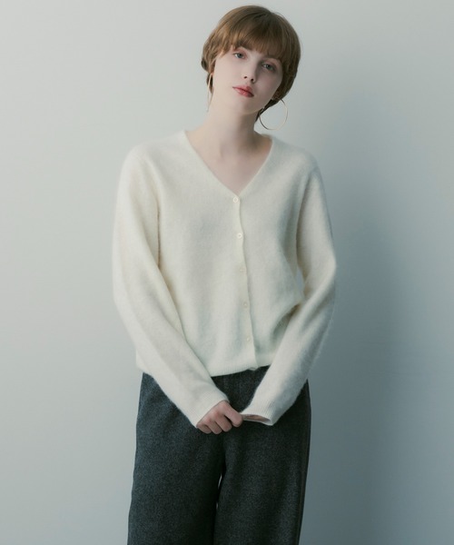 SERENO(セレーノ)の「カシミヤブレンド ニットカーディガン(カーディガン/ボレロ・レディース・ダークブラウン/ライトグレー/パープル/ダークグレー/ライトイエロー/オフホワイト・ONESIZE)」の2枚目の写真